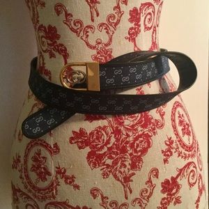 Gucci Vintage Ladies Reversible Navy Belt